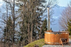 Vildmarksbad I Glasfiber Med Indvendig Ovn (5)