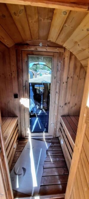 Mobil Udendørs Sauna På Traileren På Hjul – Tønde (8)