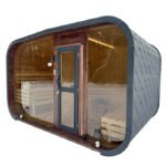 Udendørs kabinesauna med panoramaglasfront