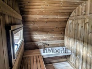 TimberIN Nordic Oval™ Terrace – udendørs sauna med terrasse, med synlige træbænke og synligt vindue