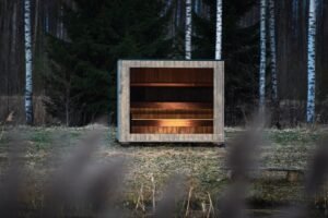 TimberIN Nordic Cube sauna med stort panoramavindue
