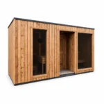 TimberIN Nordic Grand Vista™ 500 – stor moderne rektangulær havesauna med lodret træbeklædning, tilbagetrukket indgang og flere glaspartier i fuld højde på hvid baggrund.