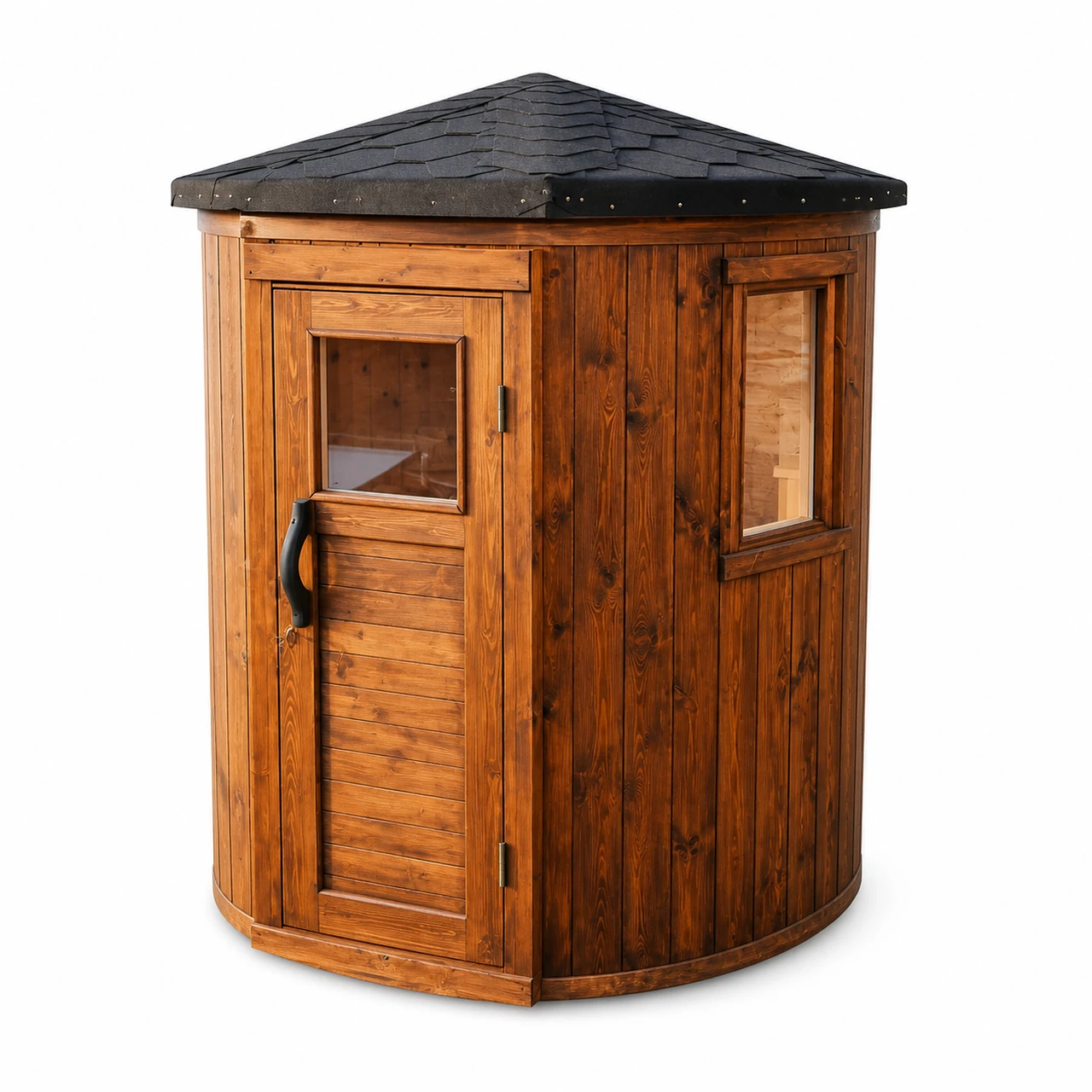 TimberIN Nordic Tower™ 1 TimberIN Nordic Tower™ – kompakt lodret tøndesauna med lodret træbeklædning, indgangsdør med glas, sidevinduer og shingeltag på hvid baggrund.